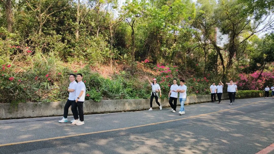 覽紅花湖美景，鑄藍柯路精神